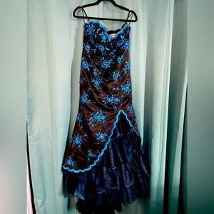 Vintage Bloomingdale’s hand-beaded prom dress